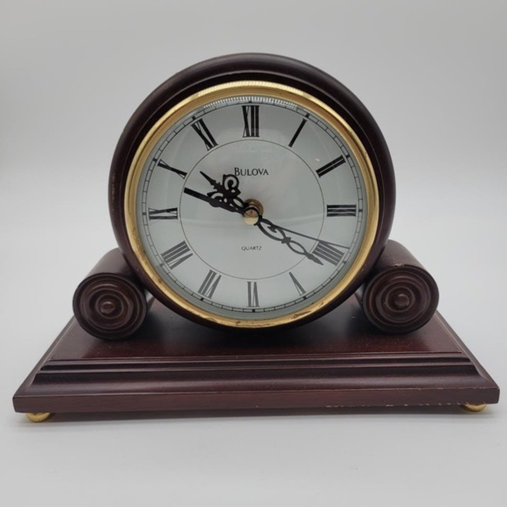 Beautiful Bulova Cherry‎ Wood Mantel Clock Colonial Style Rare